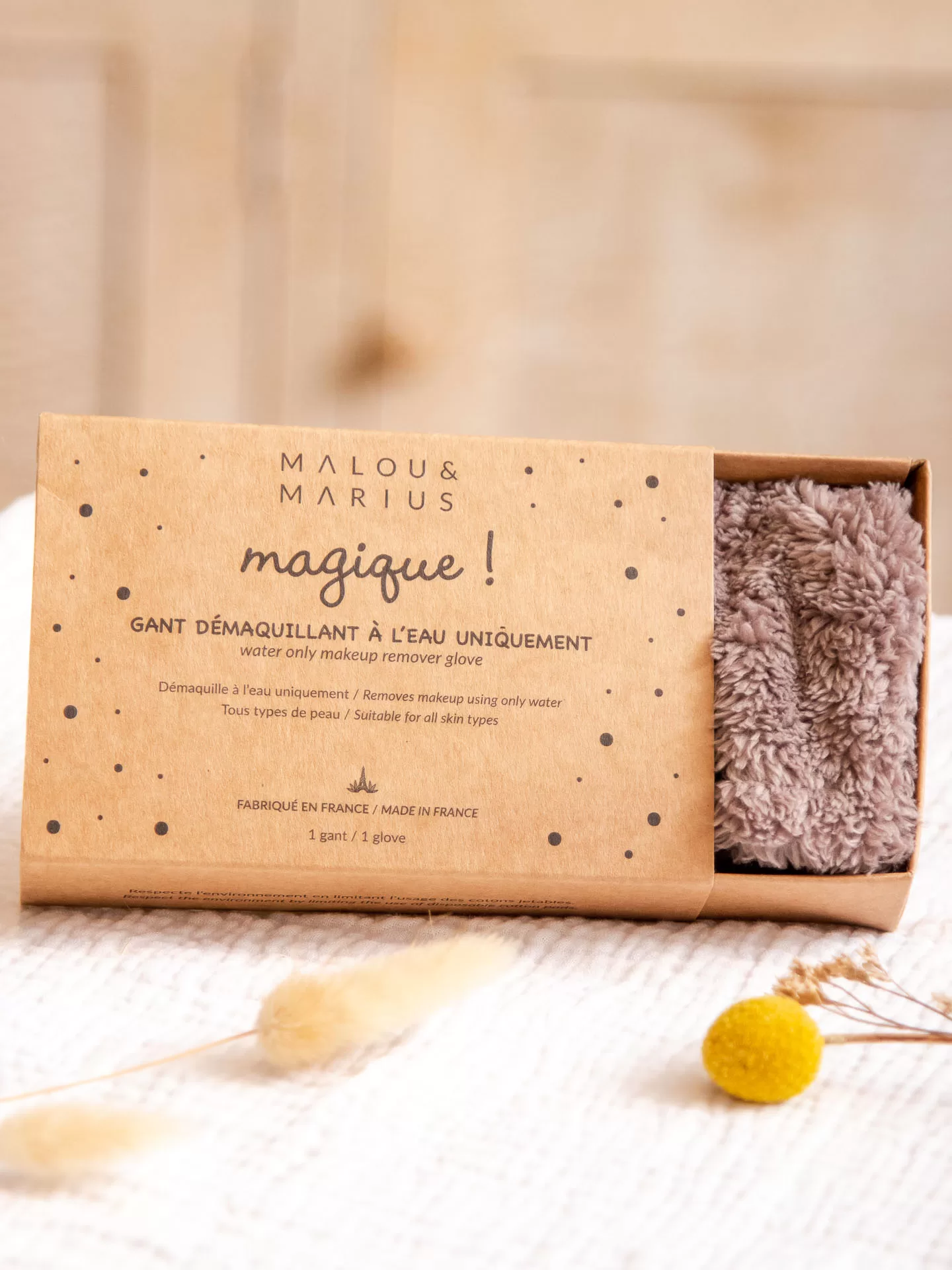Image illustrative de l'article "Gant démaquillant à l&rsquo;eau Taupe"