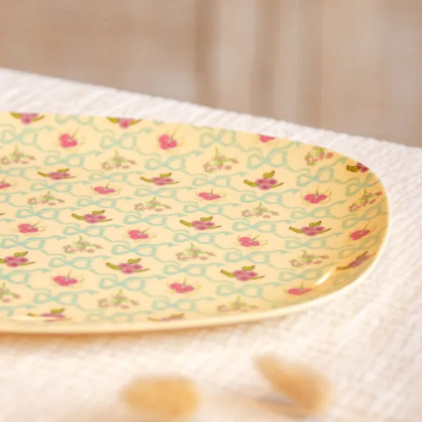 Image illustrative de l'article "Plateau – bow and bouquet print"