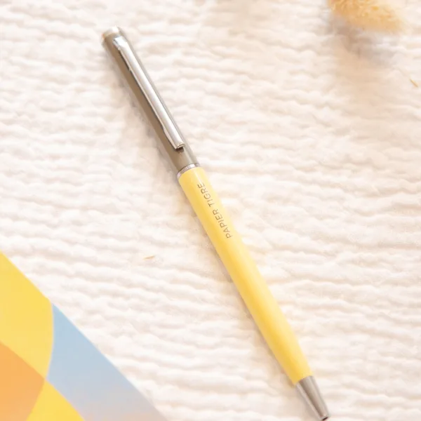Image illustrative de l'article "Stylo bille gris/jaune"