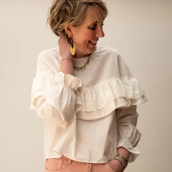 Image illustrative de l'article "Blouse blanche CLARENCE"