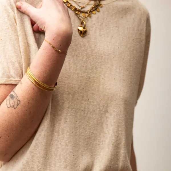 Image illustrative de l'article "T-shirt écru à pois SYAM"