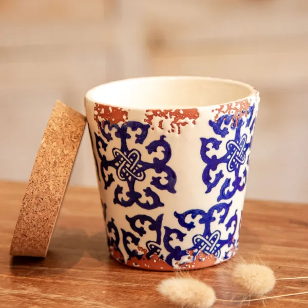 Image illustrative de l'article "Bougie 10cm Magnolia – Mosaïque bleu"