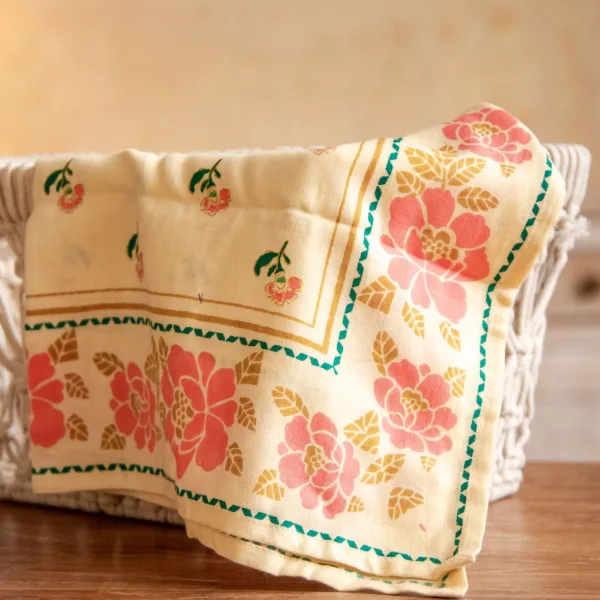 Image illustrative de l'article "petit foulard NUR ECRU"