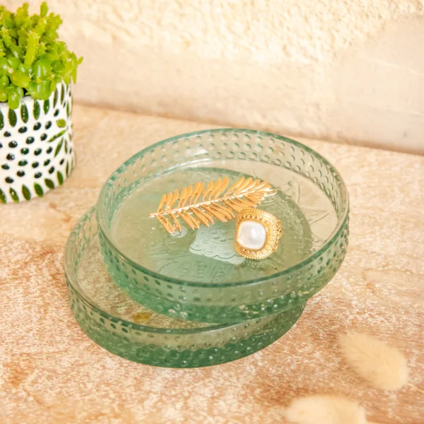 Image illustrative de l'article "Coupelle verre vert d'eau"