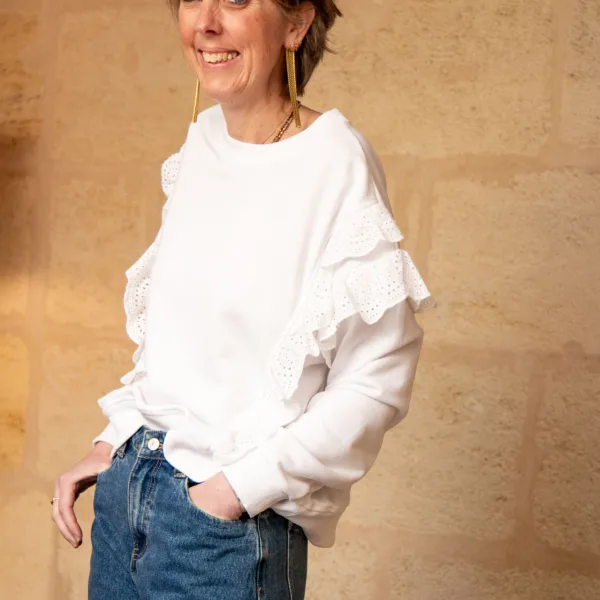 Image illustrative de l'article "Sweat blanc volants CONSTANCE"