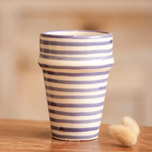 Image illustrative de l'article "Tasse rayures bleues"