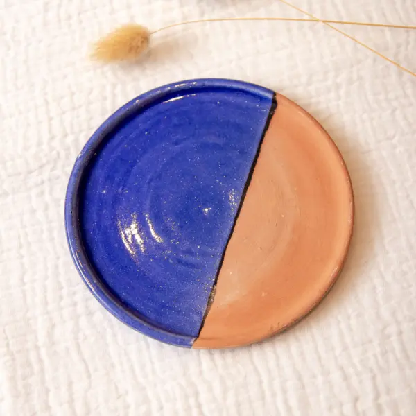 Image illustrative de l'article "Coupelle bleu/terre"