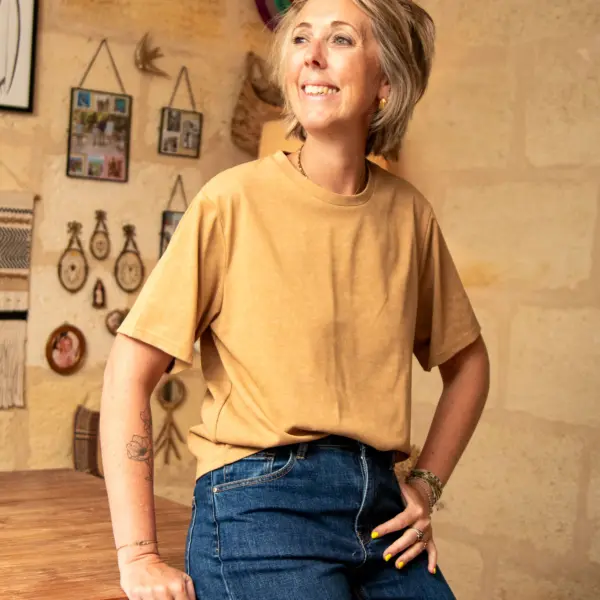 Image illustrative de l'article "T-shirt camel LINON"