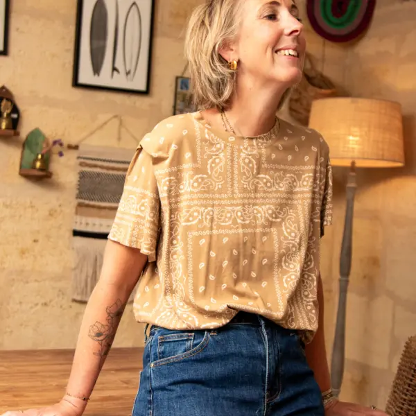 Image illustrative de l'article "T-shirt bandana beige HARMONIE"
