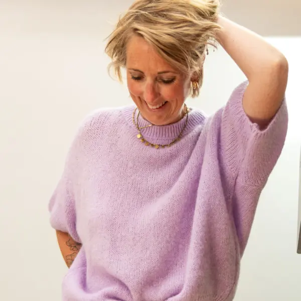 Image illustrative de l'article "Pull lilas JANINA"