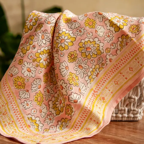 Image illustrative de l'article "petit foulard LONDON yellow"