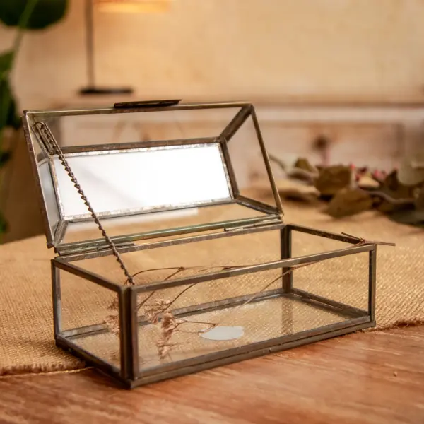 Image illustrative de l'article "Boite en métal hexagonal L18"