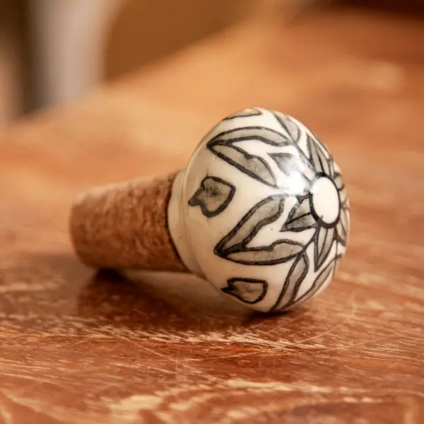 Image illustrative de l'article "Bouchon de bouteille blanc et noir"