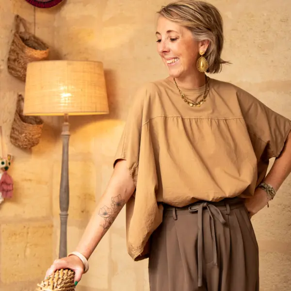 Image illustrative de l'article "T-shirt camel MAEVA"