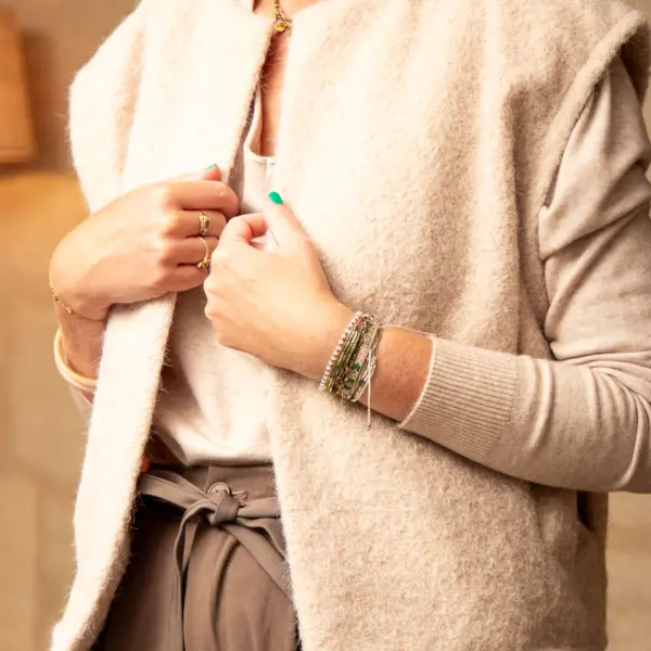 Image illustrative de l'article "Veste beige FLO"