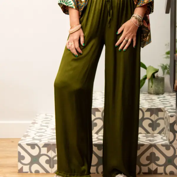 Image illustrative de l'article "Pantalon satin kaki PALERME"