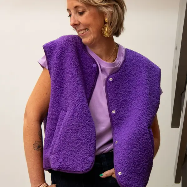 Image illustrative de l'article "Veste sans manche violet LOANA"