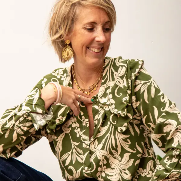 Image illustrative de l'article "Chemise fleur kaki AMALIA"