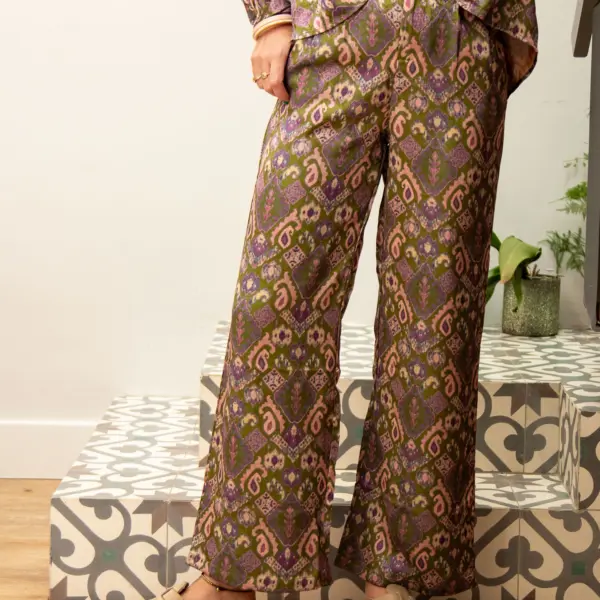 Image illustrative de l'article "Pantalon vert mosaïque SADIA"