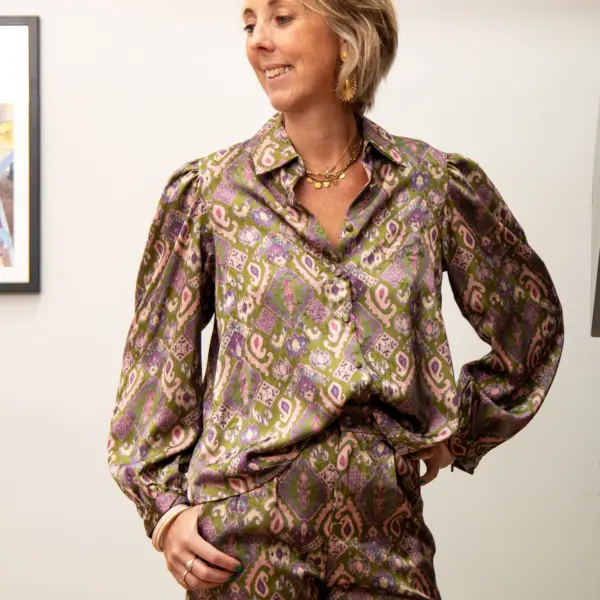 Image illustrative de l'article "Chemise verte mosaïque SHELLA"